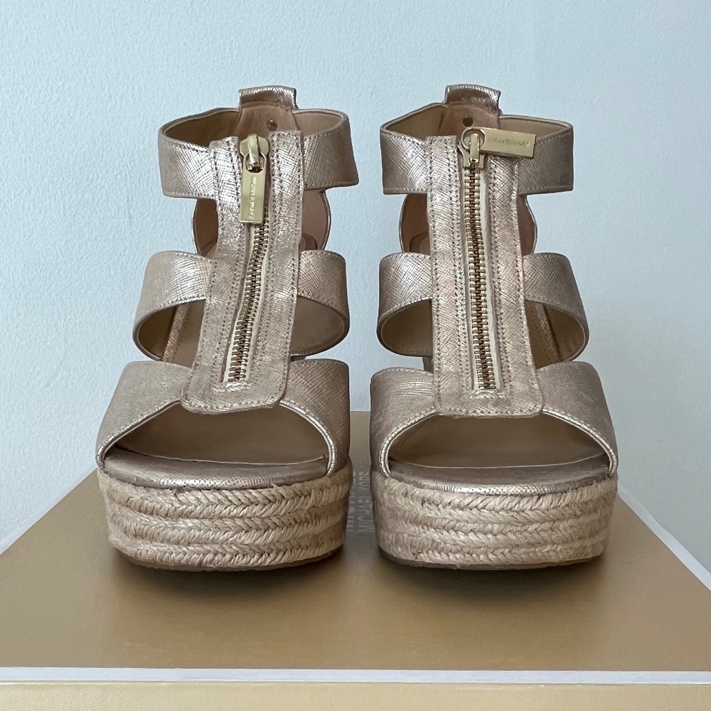 Brand New Michael Kors Gold Damita Wedge - Women's Size 9 - Picture 3 of 6